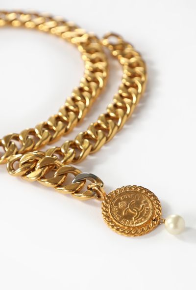 Chanel Curb Link Medallion Necklace, 1980s - 2