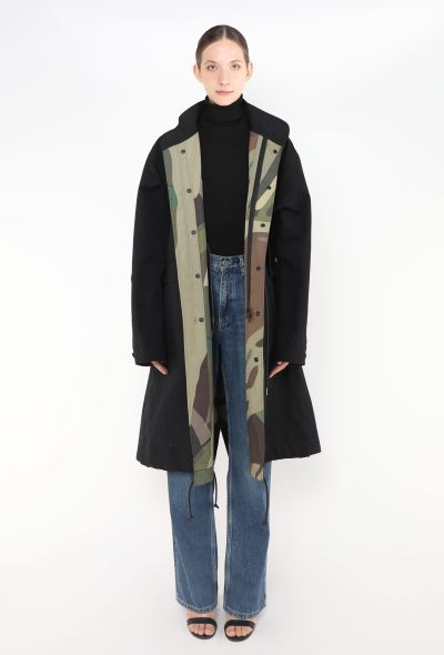 Sacai 2021 x KAWS Mackintosh Parka - 2
