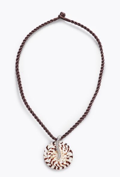 Modern Fine Jewelry Neuhaus 18k White Gold, Diamond & Shell Necklace - 1