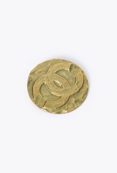 Chanel 1995 Hammered 'CC' Brooch - 2