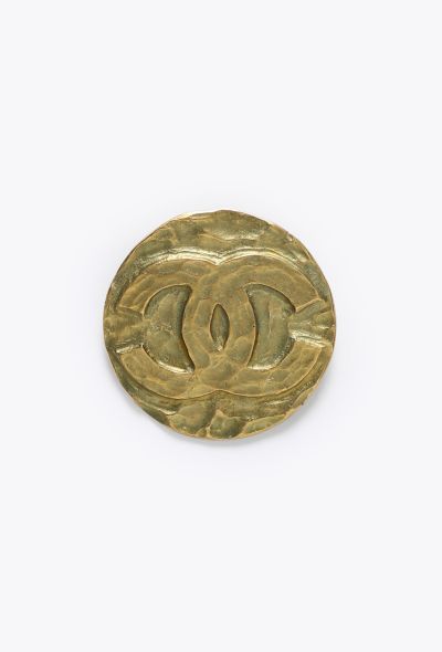 Chanel 1995 Hammered 'CC' Brooch - 1