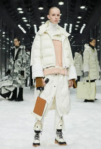Moncler 2019 x Valextra 'Dado' Puffer Pochette - 2