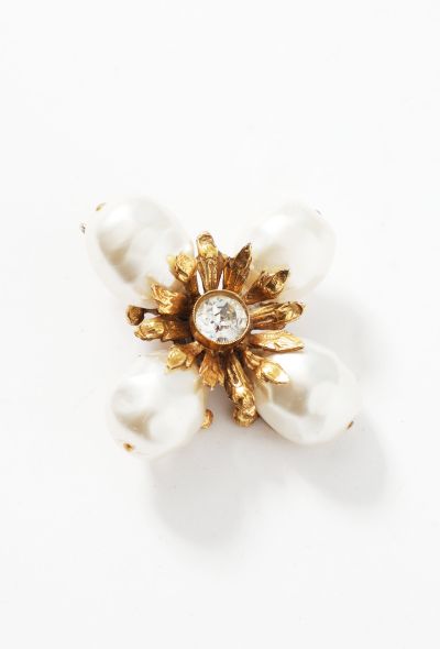 Chanel RARE '60s Pearl Strass Leaf Pendant - 1
