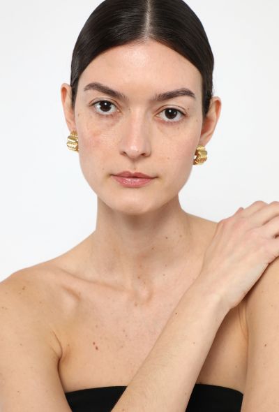 Vintage Fine Jewelry O.J Perrin 18k Yellow Gold Verona Clip On Earrings - 2