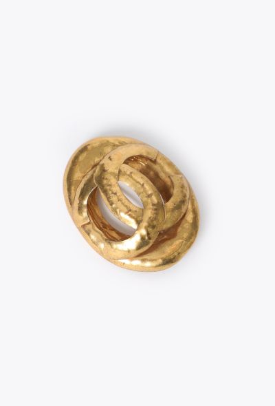 Chanel 1992 Hammered 'CC' Brooch - 2