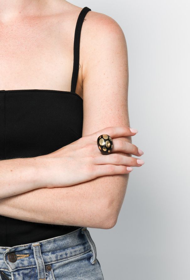 Modern Fine Jewelry Benedikt Von Lepel 18k Gold & Ebony Tondo Ring - 2