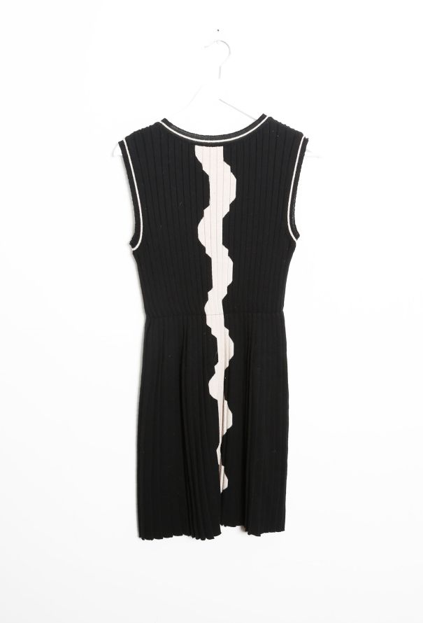 Chanel 2007 Pleated 'CC' Knit Dress - 8