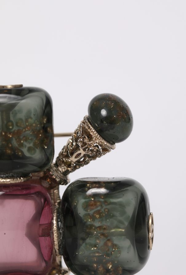 Chanel Gripoix Sculpted Pendant Brooch - 7
