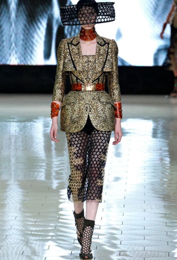 Alexander McQueen S/S 2013 Honeycomb Lace Skirt - 2