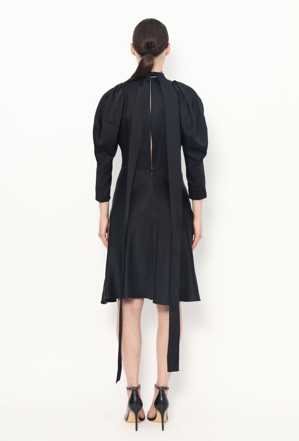 Khaite F/W 2018 Crêpe Lavallière Dress - 7