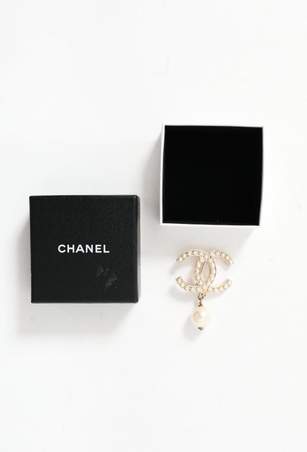 Chanel Fantasy Pearl 'CC' Brooch - 4