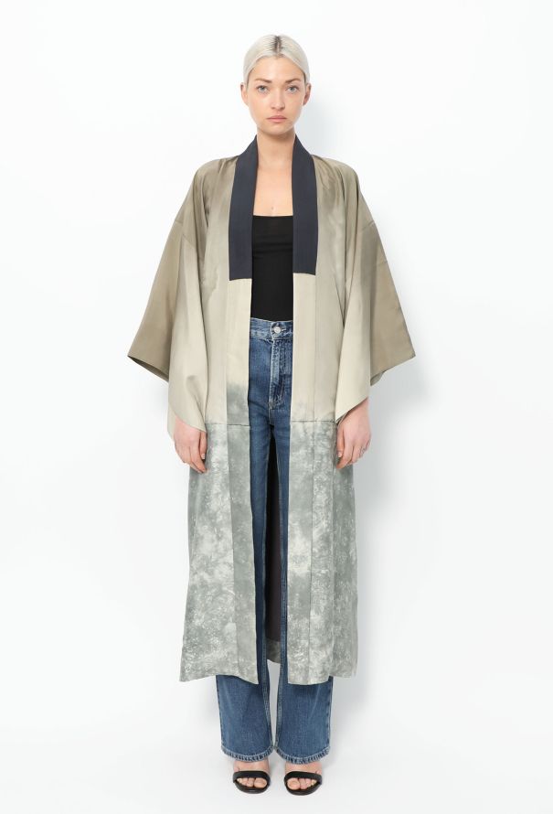 World Treasures Authentic Japanese Printed Silk Kimono - 2