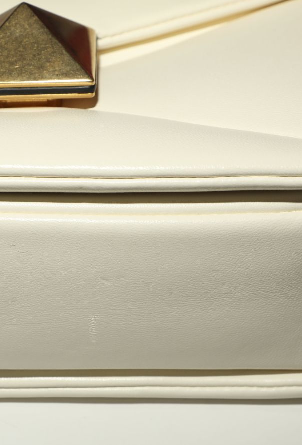 Valentino S/S 2022 One Stud Shoulder Bag - 14