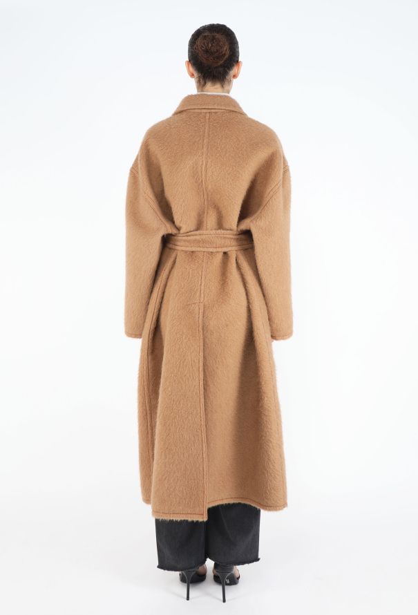 Bottega Veneta F/W 2018 Notched Satin Camel Coat - 7