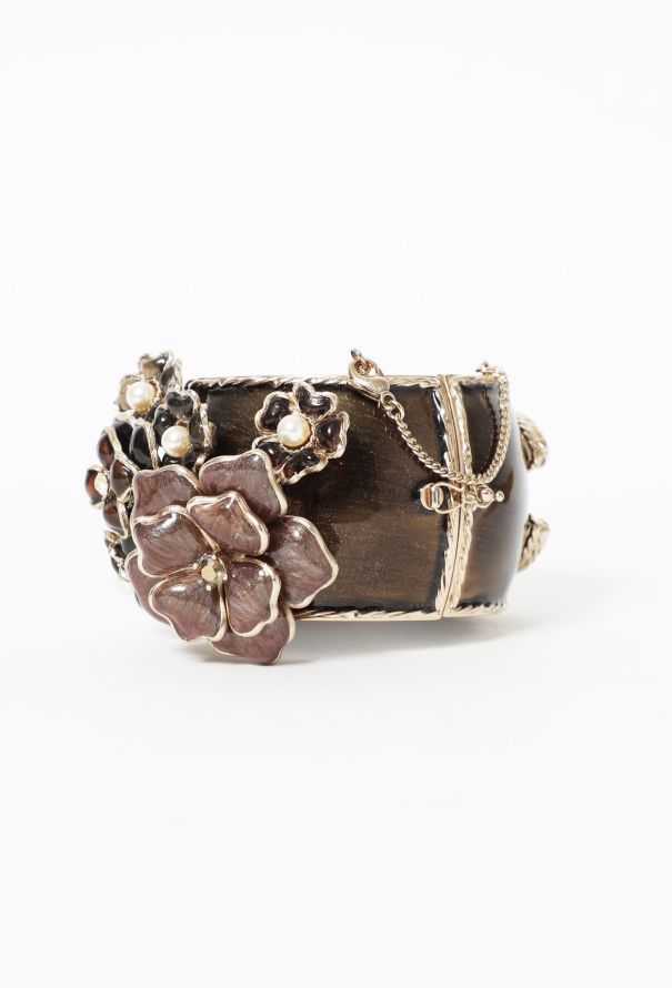 Chanel Couture 'CC' Camélia Iridescent Cuff - 3
