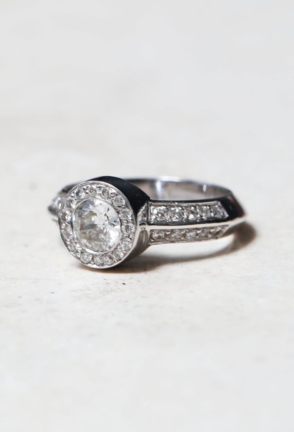 Vintage Fine Jewelry Contemporary 18k White Gold and Diamond Ring - 1
