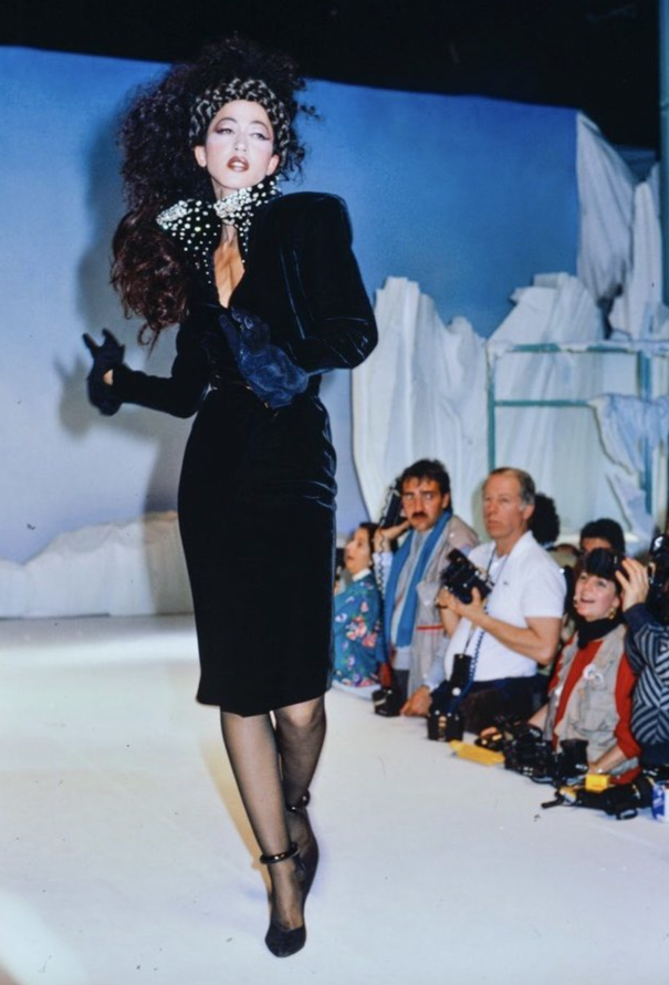 Thierry Mugler Velvet Dramatic Collar Dress, F/W 1986 - 2