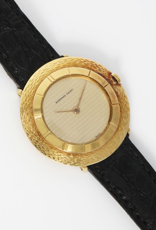 Audemars Piguet Rare 1960s 18k Yellow Gold Disco Volante Watch - 3