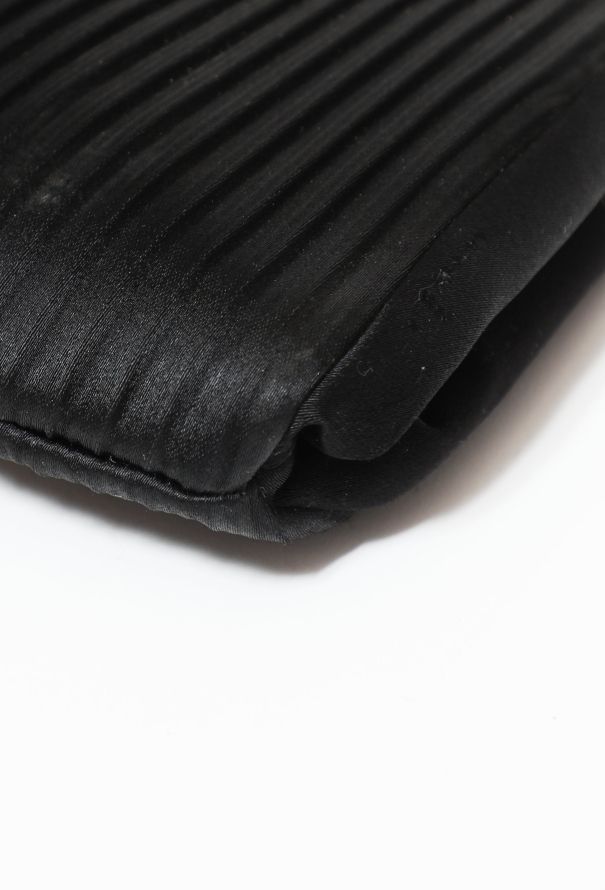Exquisite Vintage Pleated Satin Minaudière - 6