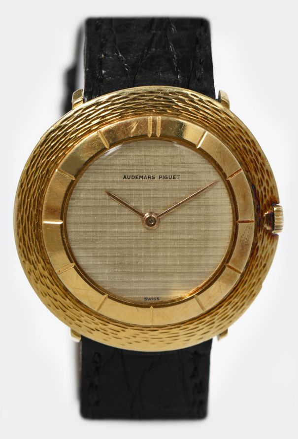 Audemars Piguet Rare 1960s 18k Yellow Gold Disco Volante Watch - 4