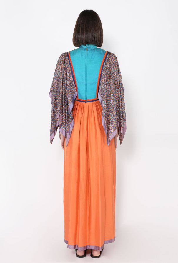 Printed Silk Batwing Gown, 1970s - 4