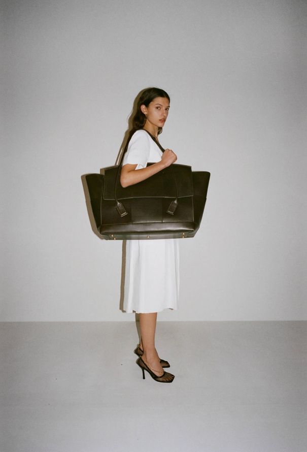 Bottega Veneta Maxi Arco Tote Bag – Black (Pre-Fall 2019) - 2