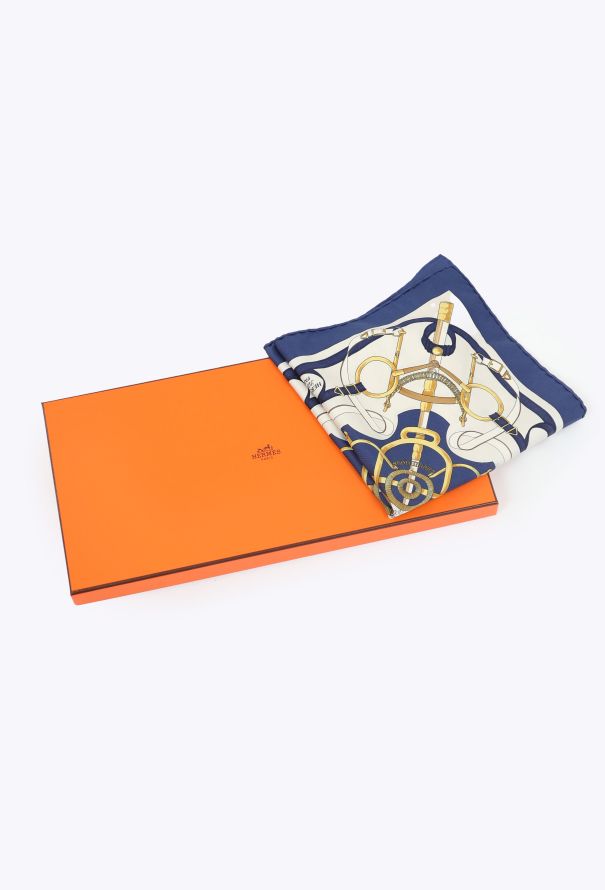 Hermès Vintage 'Éperon d'Or' 45cm Petite Carré - 4
