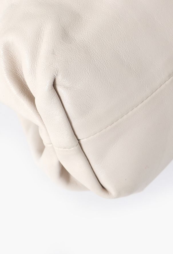 Bottega Veneta The Pouch Clutch in Off-White Leather – 2020 - 9