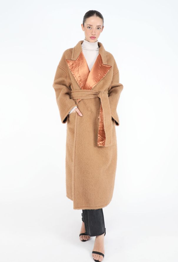 Bottega Veneta F/W 2018 Notched Satin Camel Coat - 3