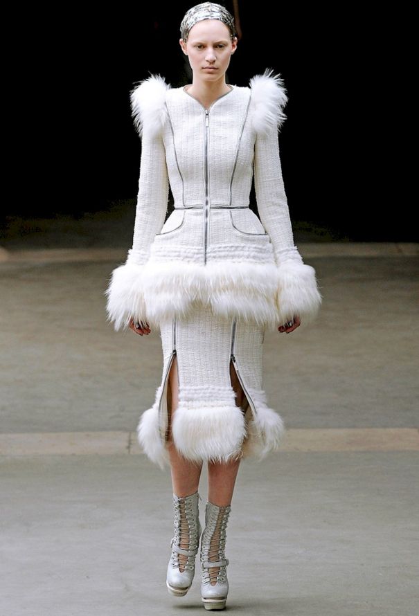 Alexander McQueen F/W 2011 Mink Trimmed Skirt - 2