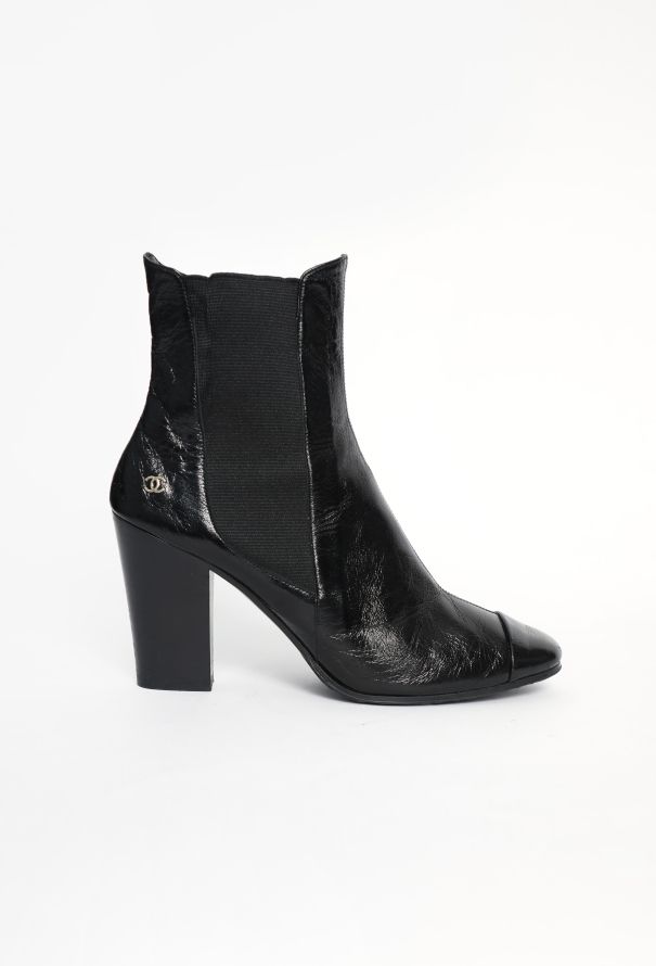 Chanel 'CC' Cap-Toe Chelsea Boots, 2019 - 1