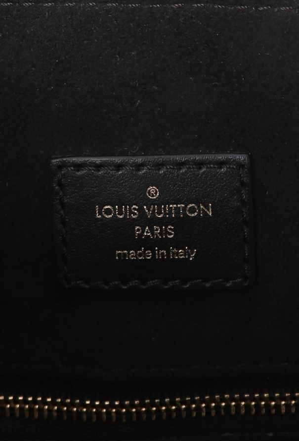 Louis Vuitton Black Epi Sac Plat - 12