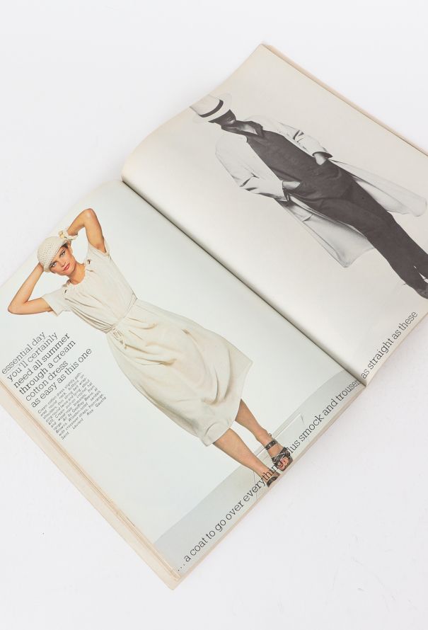 VOGUE UK 1977 Beatrix Miller Double Issue - 4
