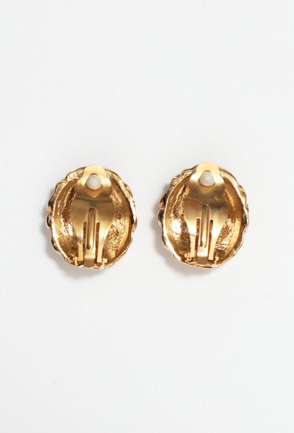 Exquisite Vintage Goldtone Clip Earrings - 4