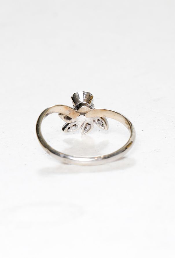 Vintage Fine Jewelry 18k White Gold and Diamond Flower Ring - 5
