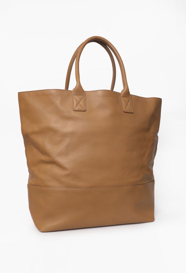 Bottega Veneta Maxi Cabat Smooth Tote Bag, 2019 - 3