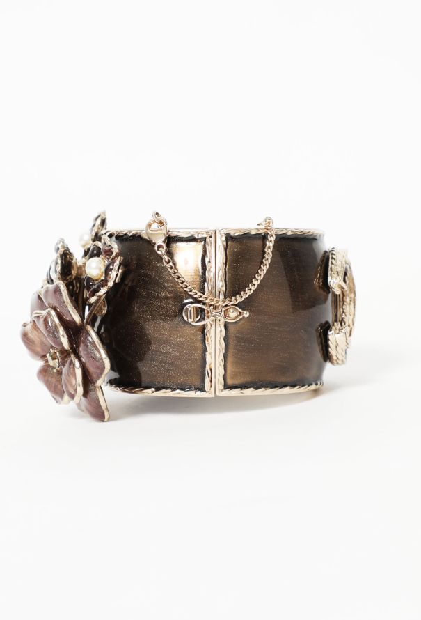 Chanel Couture 'CC' Camélia Iridescent Cuff - 4