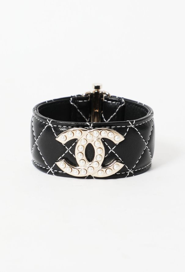 Chanel F/W 2019 Pearl 'CC' Leather Bracelet - 1