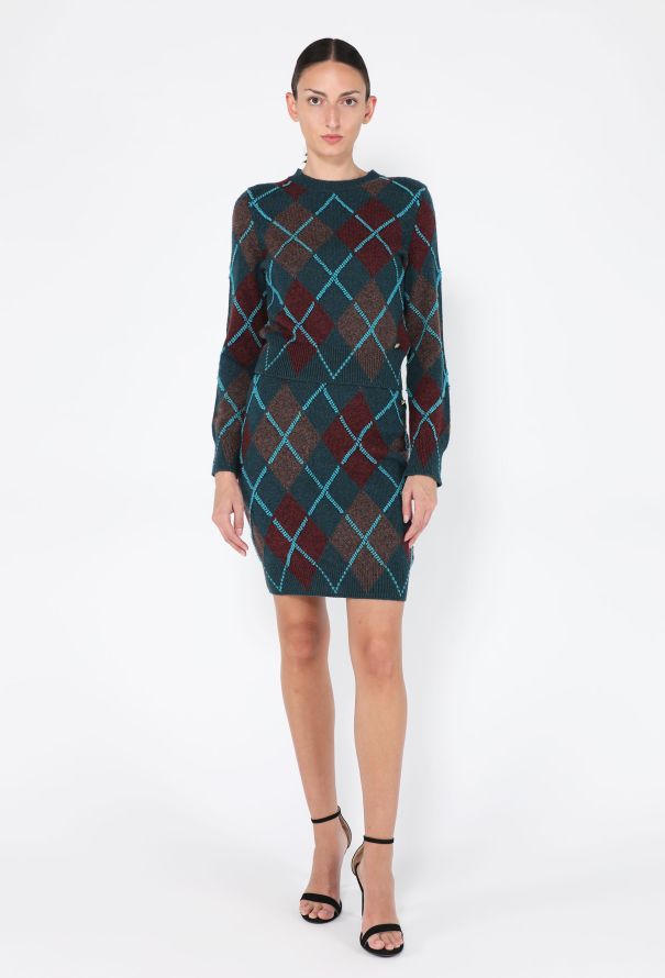 Chanel F/W 2024 Cashmere Knit Sweater & Skirt Ensemble - 3