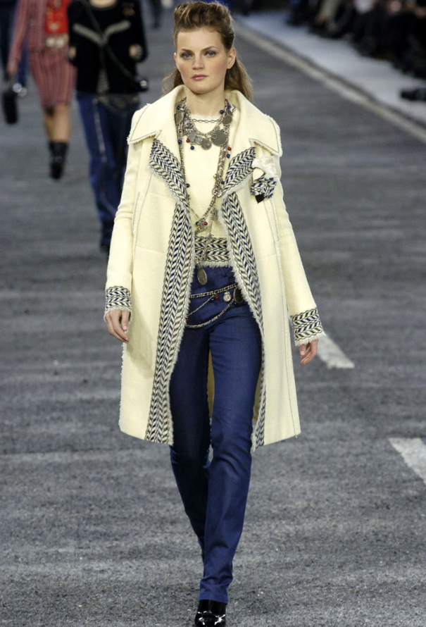 Chanel F/W 2004 Chevron Trim Bouclé Coat - 2
