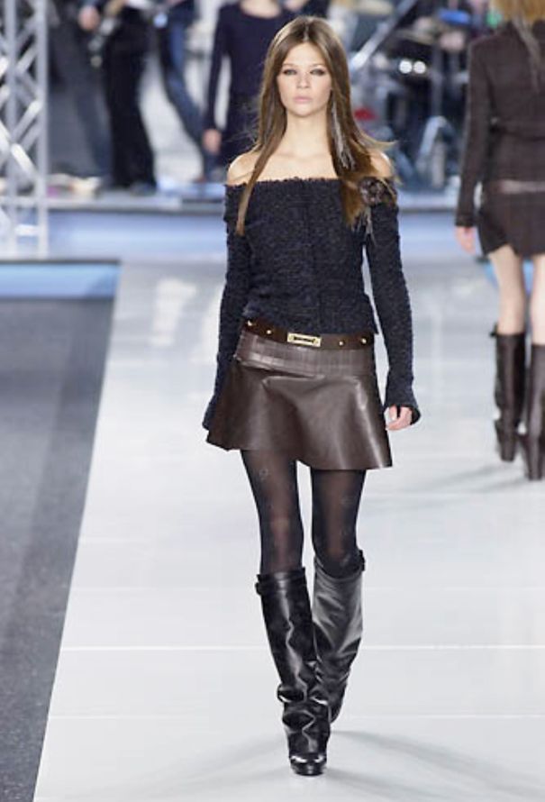Chanel F/W 2002 Flared Leather Skirt - 2