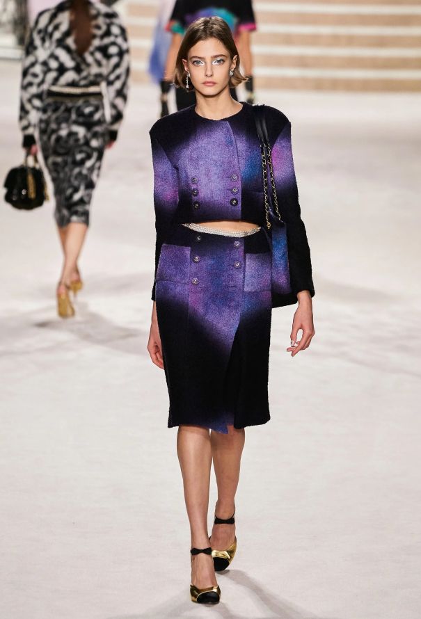 Chanel RARE Pre-Fall 2020 Tie-Dye 'CC' Tweed Jacket - 2