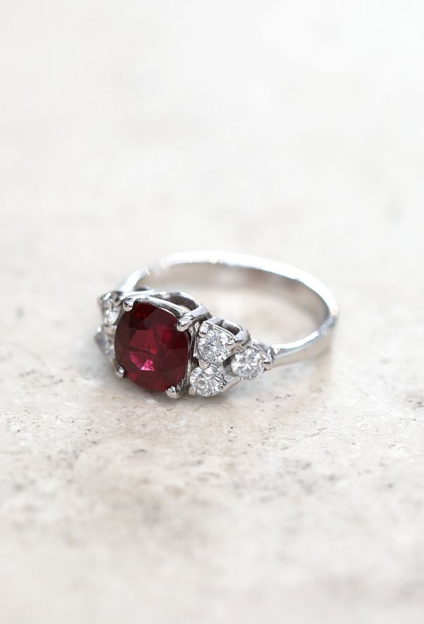 Vintage Fine Jewelry 18k Gold, 2 Carats Ruby & Diamond Ring - 3