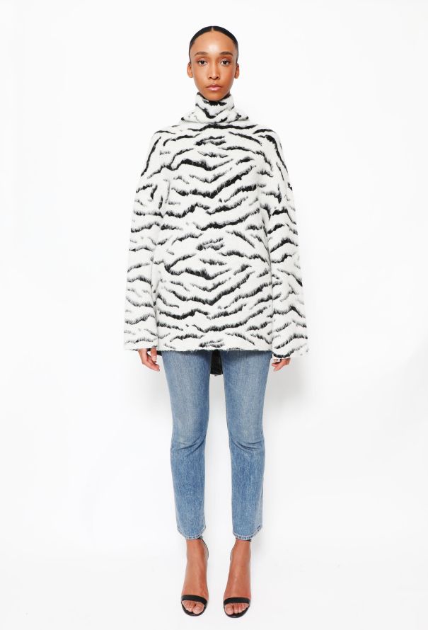 Givenchy F/W 2018 Bicolor Mohair Sweater - 3