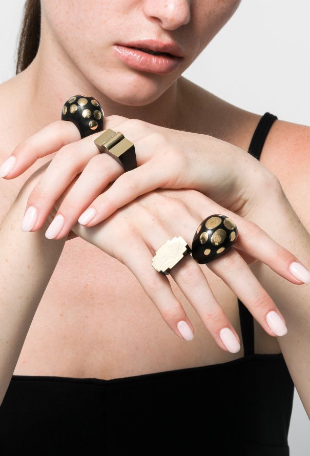 Modern Fine Jewelry Benedikt Von Lepel 18k Gold & Ebony Tondo Ring - 4