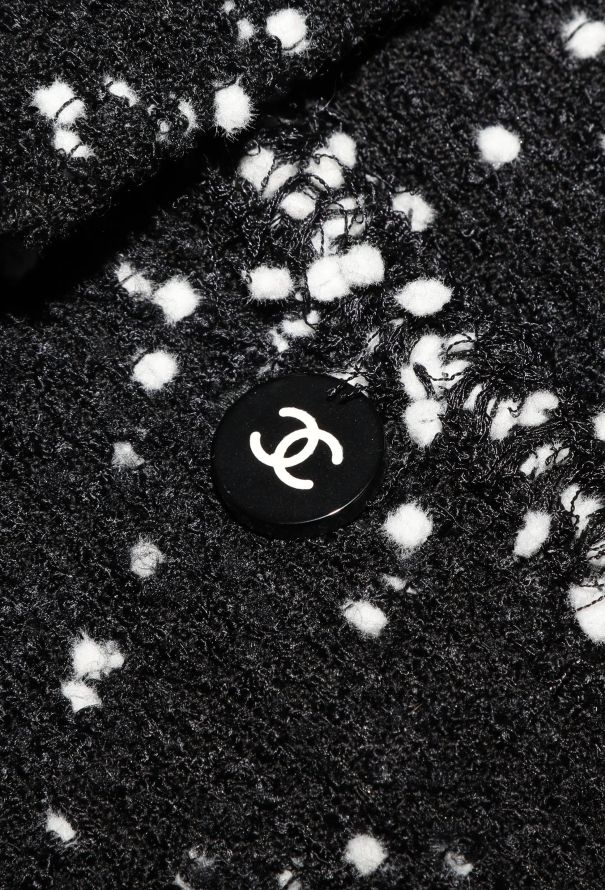 Chanel COLLECTOR 1995 Bicolor Tweed 'CC' Blazer - 12