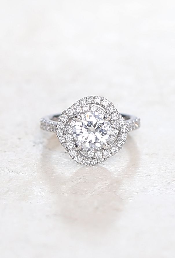 Vintage Fine Jewelry Elegant Tourbillon Platinum & 1.35 Carats Diamond Ring - 1
