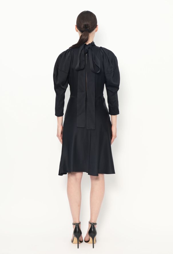 Khaite F/W 2018 Crêpe Lavallière Dress - 6