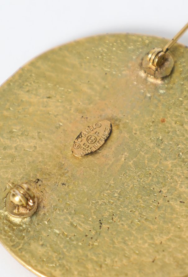 Chanel 1995 Hammered 'CC' Brooch - 3