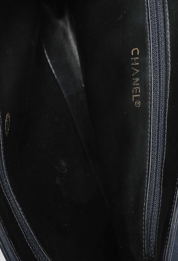 Chanel '90s Quilted Shoulder Bag - 11